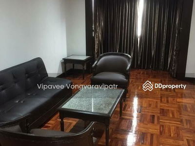 Omni Tower Sukhumvit Nana, Bangkok, Thailand Omni Tower Sukhumvit Nana, Bangkok, Thailand