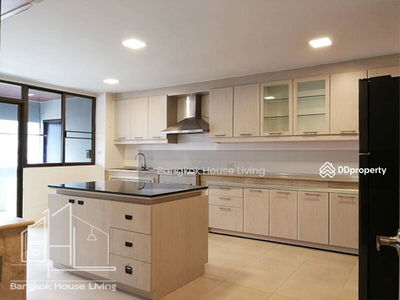 Mitr Mansion, Bangkok, Thailand Mitr Mansion, Bangkok, Thailand