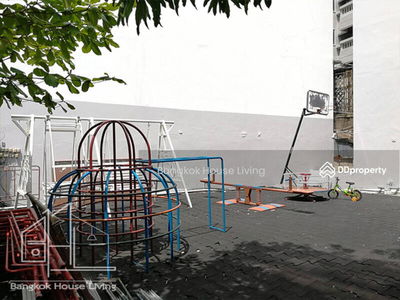 Mitr Mansion, Bangkok, Thailand Mitr Mansion, Bangkok, Thailand