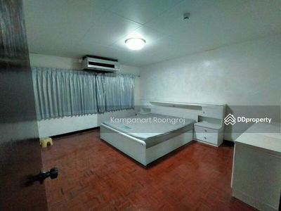 Silom Condominium, Bangkok, Thailand Silom Condominium, Bangkok, Thailand