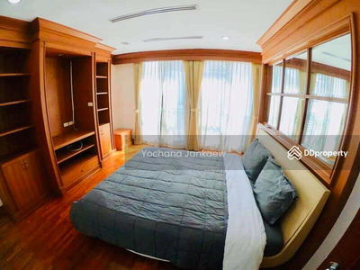 Large 4-Br Townhouse near BTS Thong Lor, Bangkok, Thailand Large 4-Br Townhouse near BTS Thong Lor, Bangkok, Thailand