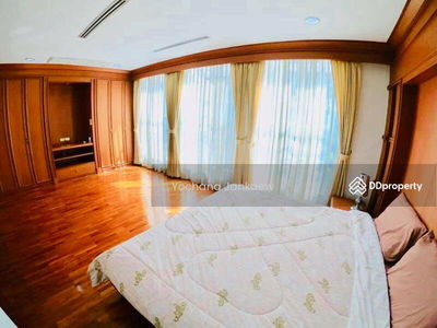 Large 4-Br Townhouse near BTS Thong Lor, Bangkok, Thailand Large 4-Br Townhouse near BTS Thong Lor, Bangkok, Thailand