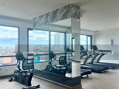 The President Charan-Yaek Fai Chai Station, Bangkok, Thailand The President Charan-Yaek Fai Chai Station, Bangkok, Thailand