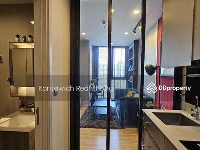 The Line Phahon-Pradipat, Bangkok, Thailand The Line Phahon-Pradipat, Bangkok, Thailand