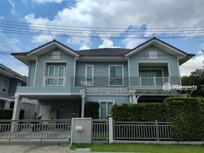 Burasiri Panyaintra, Bangkok, Thailand Burasiri Panyaintra, Bangkok, Thailand