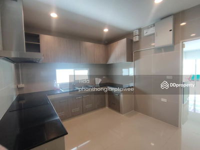 Burasiri Panyaintra, Bangkok, Thailand Burasiri Panyaintra, Bangkok, Thailand