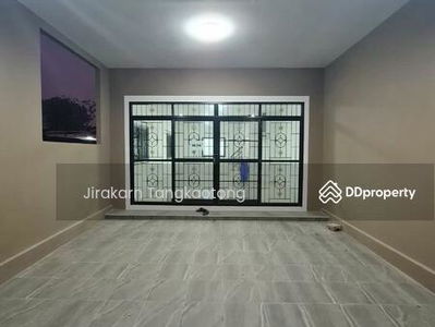 Phattharawan Village, 3 bedrooms, 3 bathrooms, 3 air conditioners, Nonthaburi, Thailand Phattharawan Village, 3 bedrooms, 3 bathrooms, 3 air conditioners, Nonthaburi, Thailand