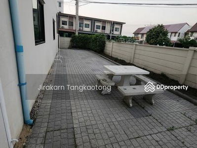 Phattharawan Village, 3 bedrooms, 3 bathrooms, 3 air conditioners, Nonthaburi, Thailand Phattharawan Village, 3 bedrooms, 3 bathrooms, 3 air conditioners, Nonthaburi, Thailand
