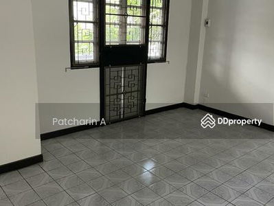3 storey Townhouse near The Mall Bangkapi, Bangkok, Thailand 3 storey Townhouse near The Mall Bangkapi, Bangkok, Thailand