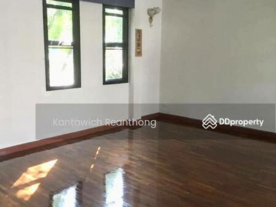 Large 5-Bedroom House, Bangkok, Thailand Large 5-Bedroom House, Bangkok, Thailand