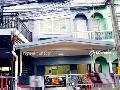 Bueng Thonglang Pittaya School (1 km.), Niwa International School (1 km.), Bangkok, Thailand Bueng Thonglang Pittaya School (1 km.), Niwa International School (1 km.), Bangkok, Thailand