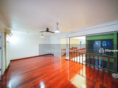 10400, Bangkok, Thailand 10400, Bangkok, Thailand