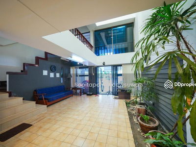 10400, Bangkok, Thailand 10400, Bangkok, Thailand