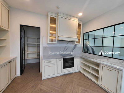 Nantawan Rama 9 New Krungthepkreetha, Bangkok, Thailand Nantawan Rama 9 New Krungthepkreetha, Bangkok, Thailand