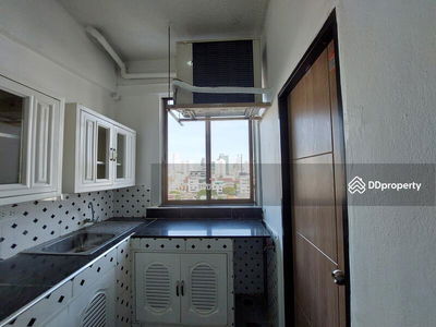 Merlin Tower Condominium, Bangkok, Thailand Merlin Tower Condominium, Bangkok, Thailand