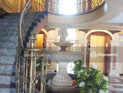 Champs Elysees Avenue, Nonthaburi, Thailand Champs Elysees Avenue, Nonthaburi, Thailand