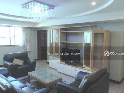 Royal Castle Sukhumvit, Bangkok, Thailand Royal Castle Sukhumvit, Bangkok, Thailand