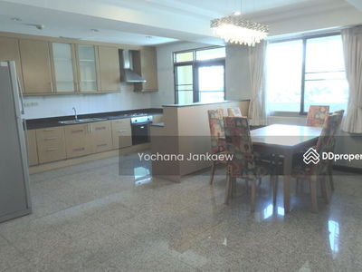 Royal Castle Sukhumvit, Bangkok, Thailand Royal Castle Sukhumvit, Bangkok, Thailand