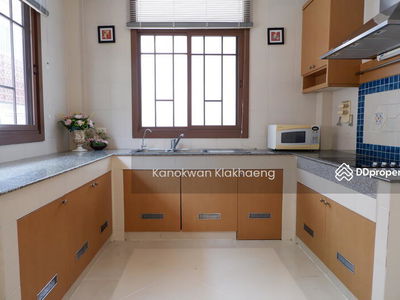 Narasiri Pattanakarn-Srinakarin, Bangkok, Thailand Narasiri Pattanakarn-Srinakarin, Bangkok, Thailand