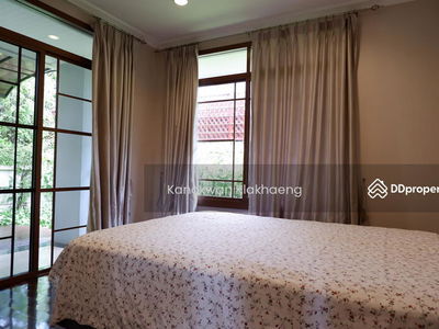 Narasiri Pattanakarn-Srinakarin, Bangkok, Thailand Narasiri Pattanakarn-Srinakarin, Bangkok, Thailand