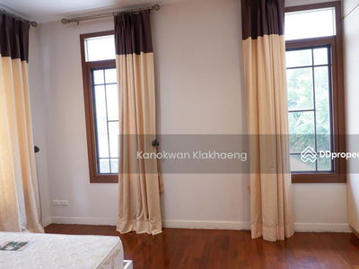 Narasiri Pattanakarn-Srinakarin, Bangkok, Thailand Narasiri Pattanakarn-Srinakarin, Bangkok, Thailand