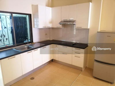 Townhome for rent three-storey. On Pattaya Sai3 Road., Chon Buri, Thailand Townhome for rent three-storey. On Pattaya Sai3 Road., Chon Buri, Thailand