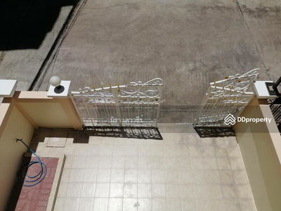 Townhome for rent three-storey. On Pattaya Sai3 Road., Chon Buri, Thailand Townhome for rent three-storey. On Pattaya Sai3 Road., Chon Buri, Thailand