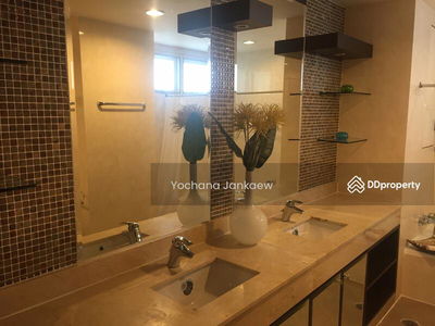 Hawaii Tower, Bangkok, Thailand Hawaii Tower, Bangkok, Thailand