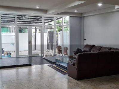 House for rent 3 floors At Sukhumvit 71 (SPSAM 71), Bangkok, Thailand House for rent 3 floors At Sukhumvit 71 (SPSAM 71), Bangkok, Thailand