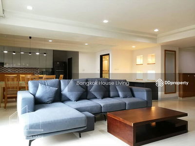 Royal Castle Sukhumvit, Bangkok, Thailand Royal Castle Sukhumvit, Bangkok, Thailand