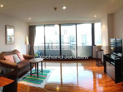 Lake Avenue Sukhumvit 16, Bangkok, Thailand Lake Avenue Sukhumvit 16, Bangkok, Thailand