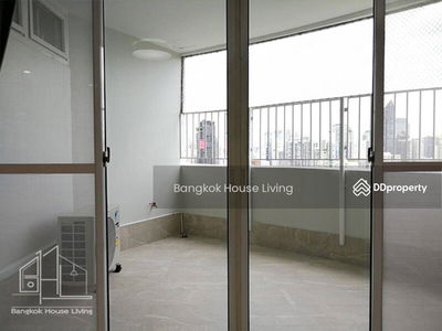 Fifty Fifth Tower, Bangkok, Thailand Fifty Fifth Tower, Bangkok, Thailand