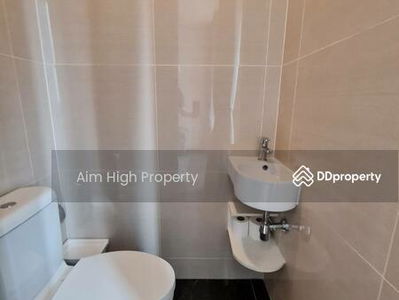 Park Origin Phrom Phong, Bangkok, Thailand Park Origin Phrom Phong, Bangkok, Thailand