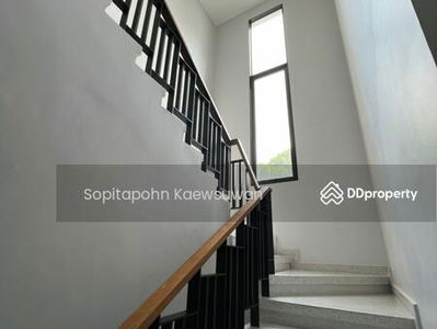 10110, Bangkok, Thailand 10110, Bangkok, Thailand