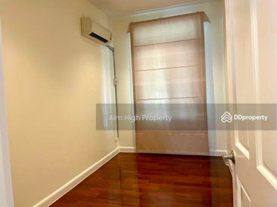 Narasiri Pattanakarn-Srinakarin, Bangkok, Thailand Narasiri Pattanakarn-Srinakarin, Bangkok, Thailand