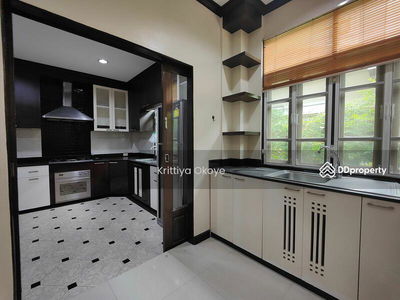 10110, Bangkok, Thailand 10110, Bangkok, Thailand