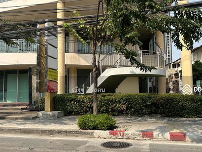 Maneeya Ville, Bangkok, Thailand Maneeya Ville, Bangkok, Thailand