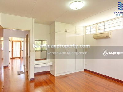 For rent, 2-story detached house, Sukhumvit Road 71, near BTS Phra Khanong, Bangkok., Thailand For rent, 2-story detached house, Sukhumvit Road 71, near BTS Phra Khanong, Bangkok., Thailand