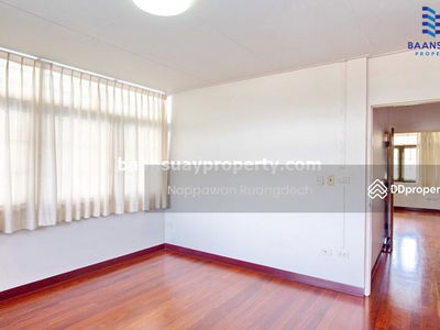 For rent, 2-story detached house, Sukhumvit Road 71, near BTS Phra Khanong, Bangkok., Thailand For rent, 2-story detached house, Sukhumvit Road 71, near BTS Phra Khanong, Bangkok., Thailand