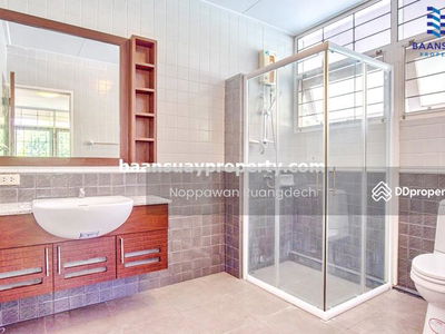 For rent, 2-story detached house, Sukhumvit Road 71, near BTS Phra Khanong, Bangkok., Thailand For rent, 2-story detached house, Sukhumvit Road 71, near BTS Phra Khanong, Bangkok., Thailand