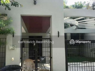 Large 5-Bedroom House, Bangkok, Thailand Large 5-Bedroom House, Bangkok, Thailand
