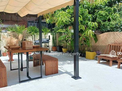 House in Phetchaburi Road, Bangkok, Thailand House in Phetchaburi Road, Bangkok, Thailand