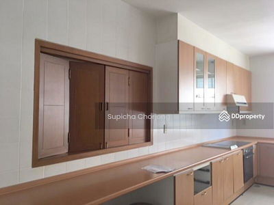 Krungthep Thani Tower, Bangkok, Thailand Krungthep Thani Tower, Bangkok, Thailand