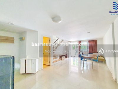 Chaloem Phrakiat Rama 9 Road, near Paradise Park, Bangkok, Thailand Chaloem Phrakiat Rama 9 Road, near Paradise Park, Bangkok, Thailand