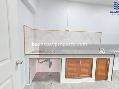 Chaloem Phrakiat Rama 9 Road, near Paradise Park, Bangkok, Thailand Chaloem Phrakiat Rama 9 Road, near Paradise Park, Bangkok, Thailand