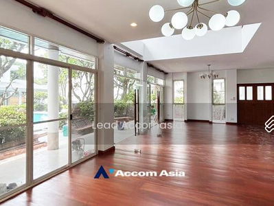 Private Swimming Pool, Pet friendly 4 Bedrooms House for Rent in Sukhumvit Bangkok near BTS Ekkamai, Bangkok, Thailand Private Swimming Pool, Pet friendly 4 Bedrooms House for Rent in Sukhumvit Bangkok near BTS Ekkamai, Bangkok, Thailand