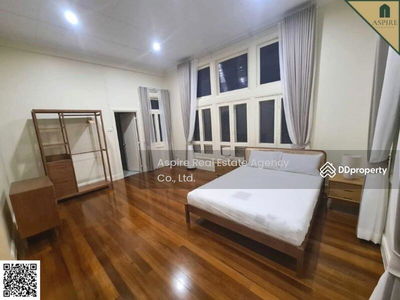 Single house, Sukhumvit 44, Bangkok, Thailand Single house, Sukhumvit 44, Bangkok, Thailand