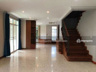 10200, Bangkok, Thailand 10200, Bangkok, Thailand