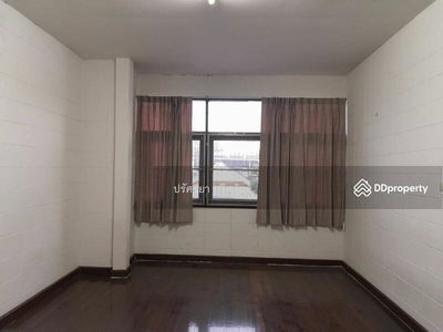 Single house behind The Ninth Mall, Seri Village, 100 sq m, 2 floors, 5 bedrooms, 3 bathrooms, good location, suitable for an office, residence, home office, Bangkok., Thailand Single house behind The Ninth Mall, Seri Village, 100 sq m, 2 floors, 5 bedrooms, 3 bathrooms, good location, suitable for an office, residence, home office, Bangkok., Thailand