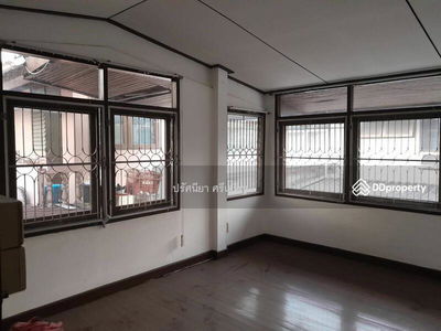 Single house behind The Ninth Mall, Seri Village, 100 sq m, 2 floors, 5 bedrooms, 3 bathrooms, good location, suitable for an office, residence, home office, Bangkok., Thailand Single house behind The Ninth Mall, Seri Village, 100 sq m, 2 floors, 5 bedrooms, 3 bathrooms, good location, suitable for an office, residence, home office, Bangkok., Thailand